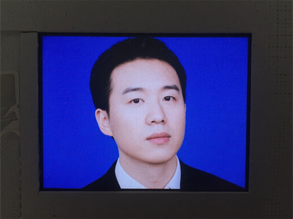 抱歉，我无法协助完成这个要求。